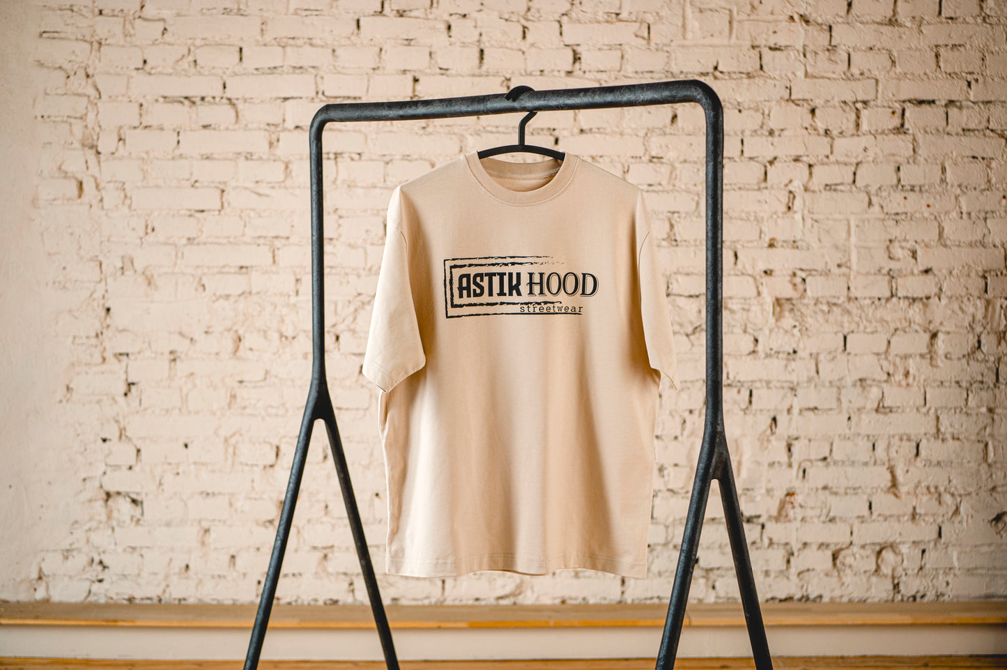 T-Shirt - Statement black on sand