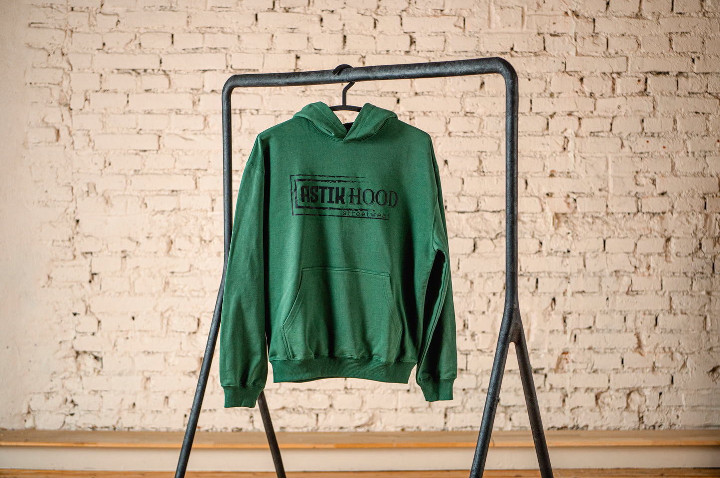 Hoodie - Statement black on emerald