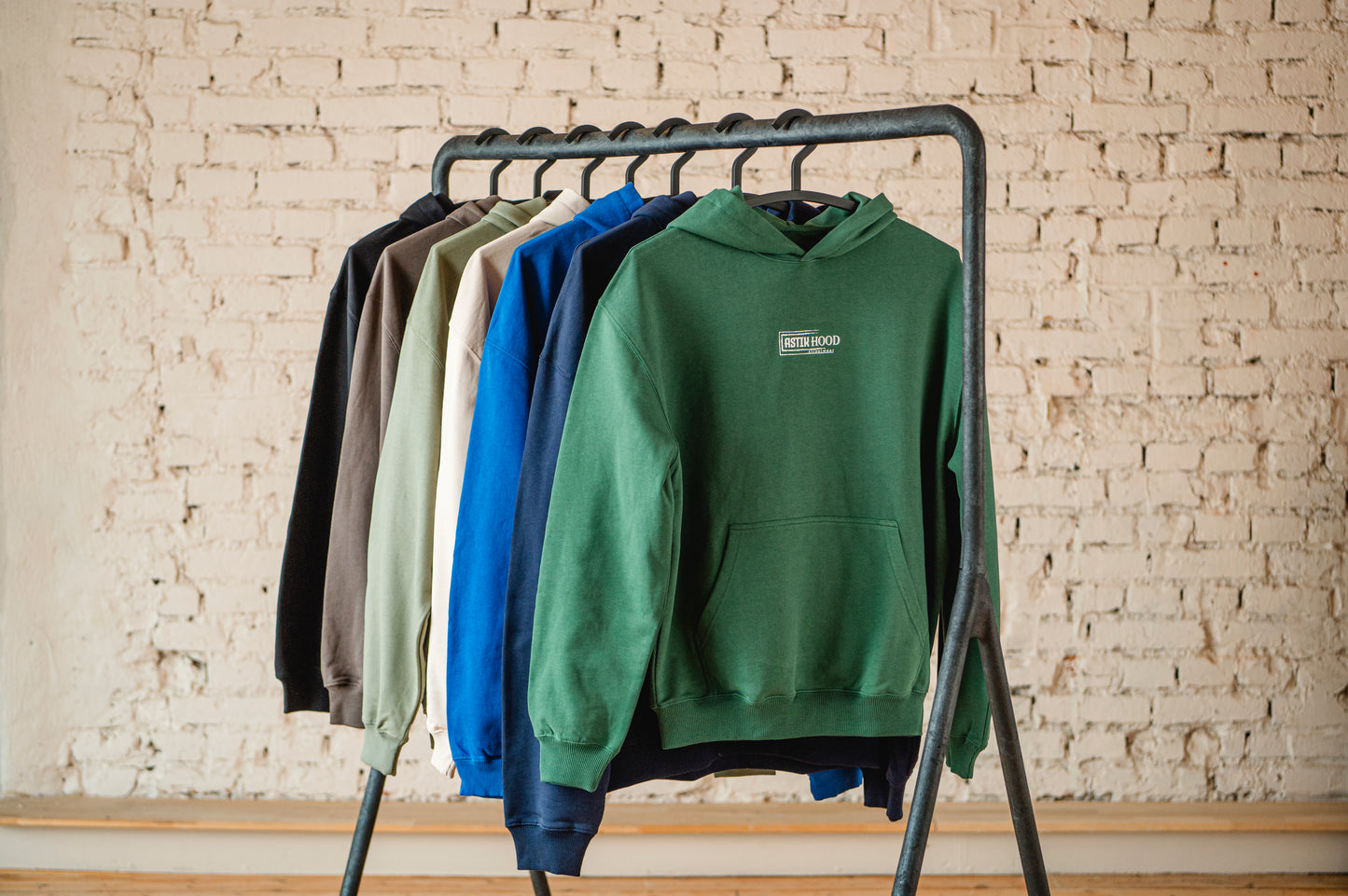 Hoodie - minimal white on emerald