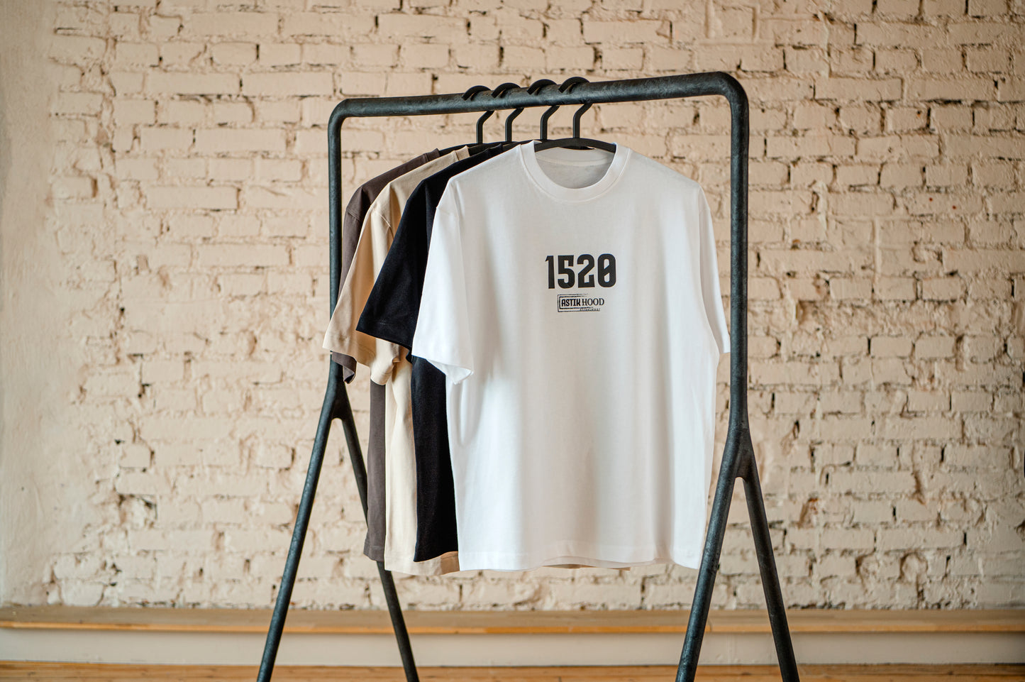 T-Shirt - 1520 on white
